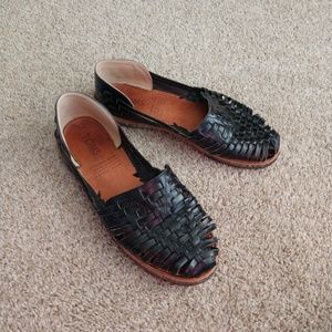 Black leather woven TOMS